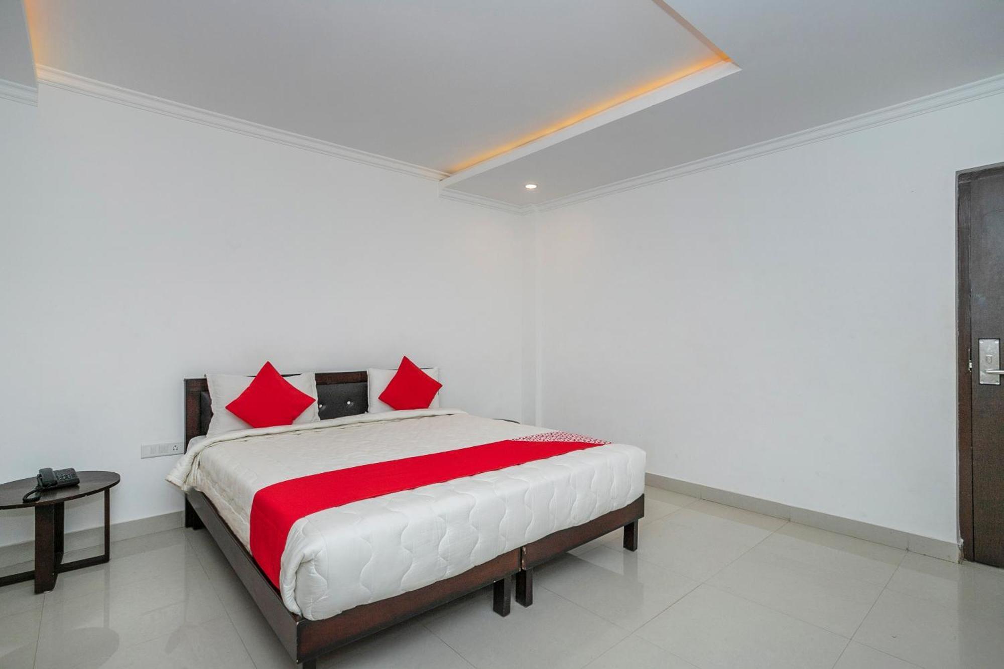 Отель Collection O Cosmopolitan Devanahalli Экстерьер фото