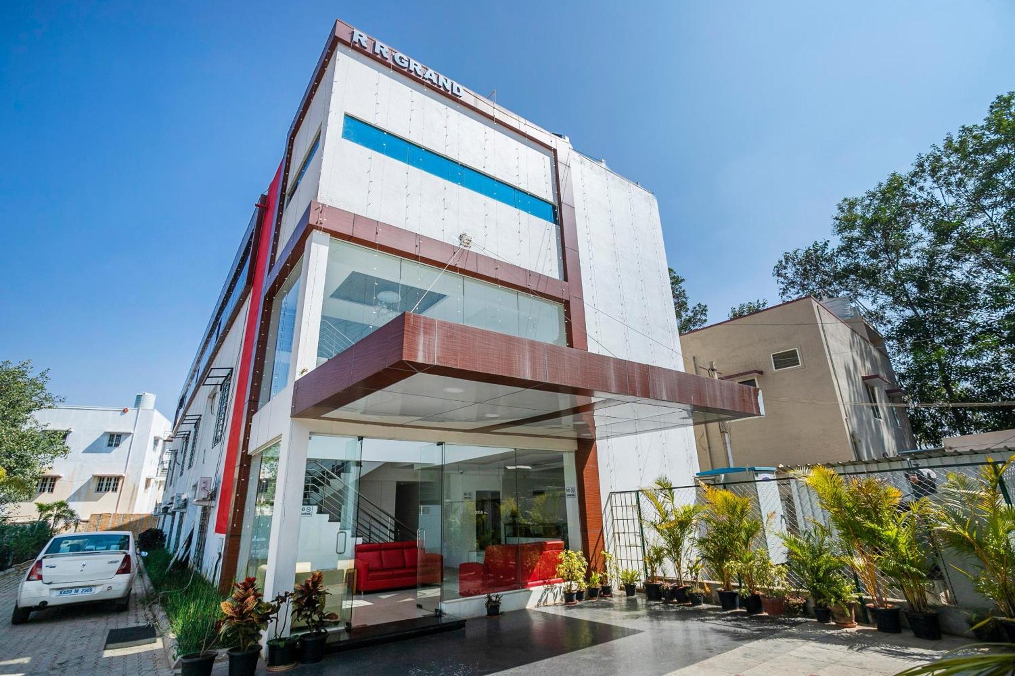Отель Collection O Cosmopolitan Devanahalli Экстерьер фото