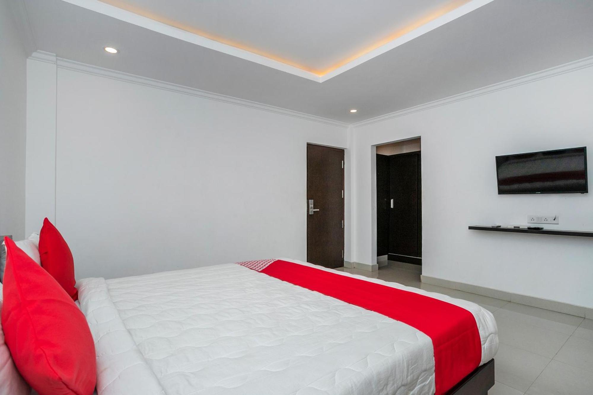 Отель Collection O Cosmopolitan Devanahalli Экстерьер фото