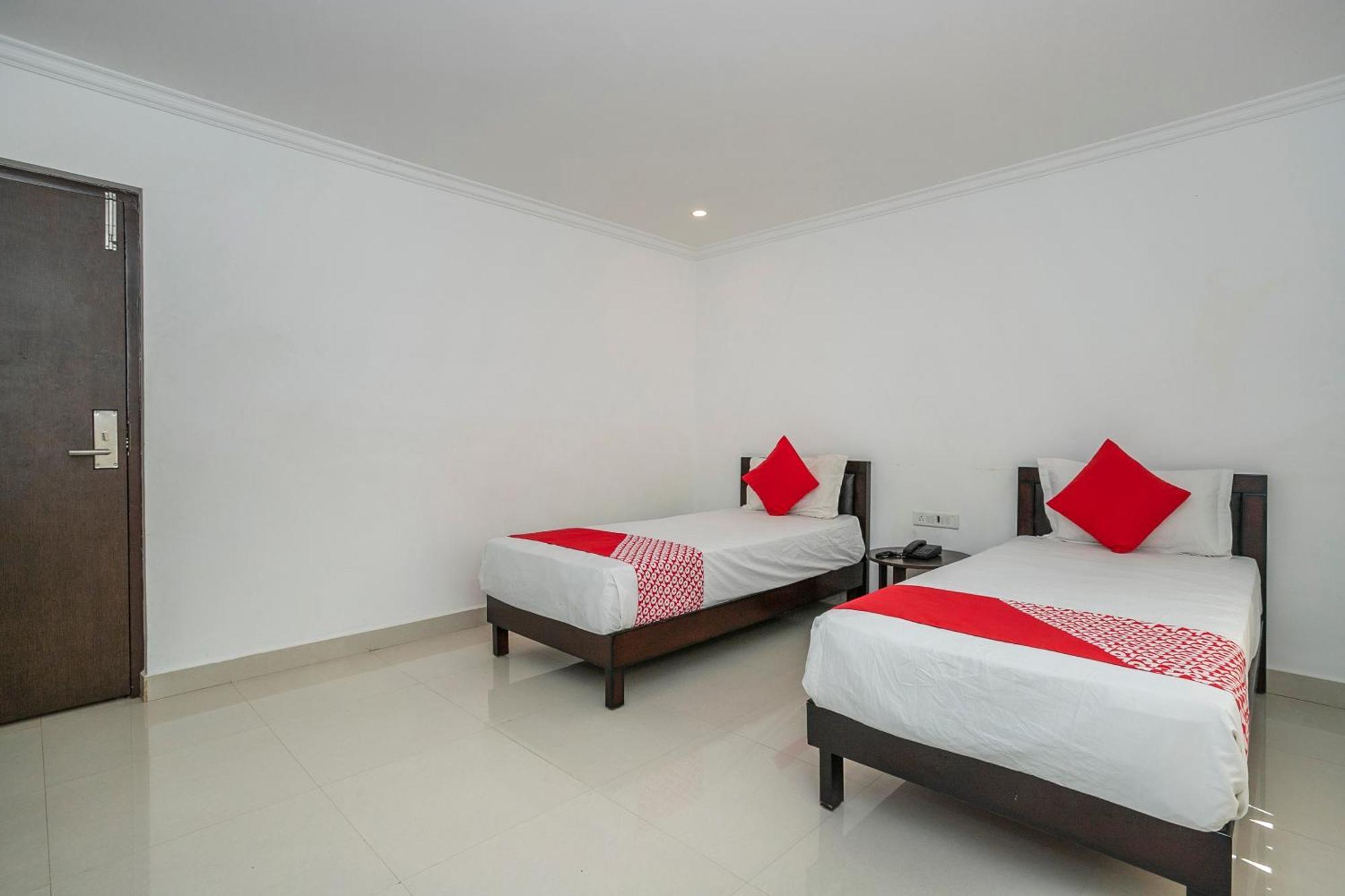 Отель Collection O Cosmopolitan Devanahalli Экстерьер фото